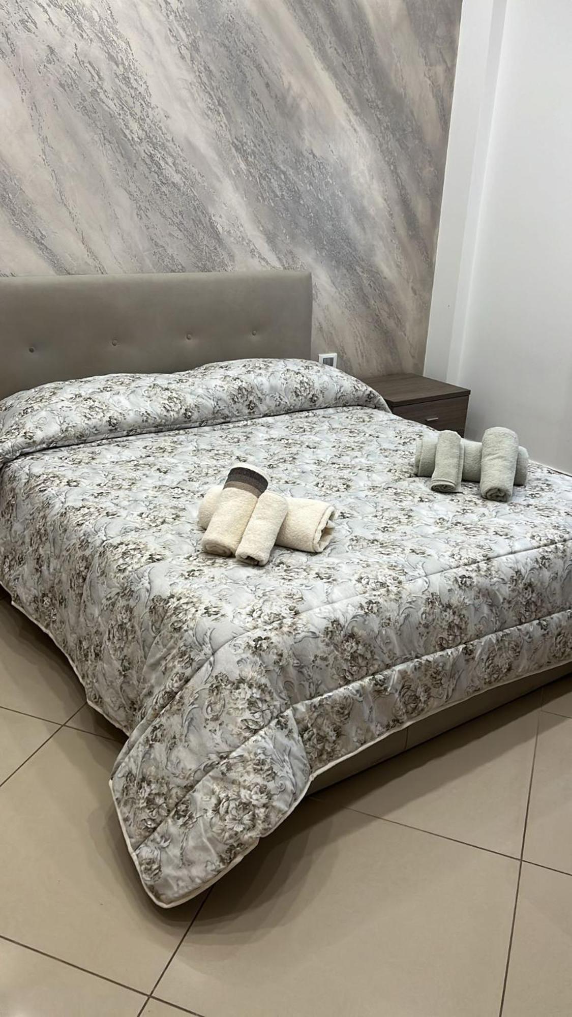 Casa Vacanza Helios Leonforte Esterno foto