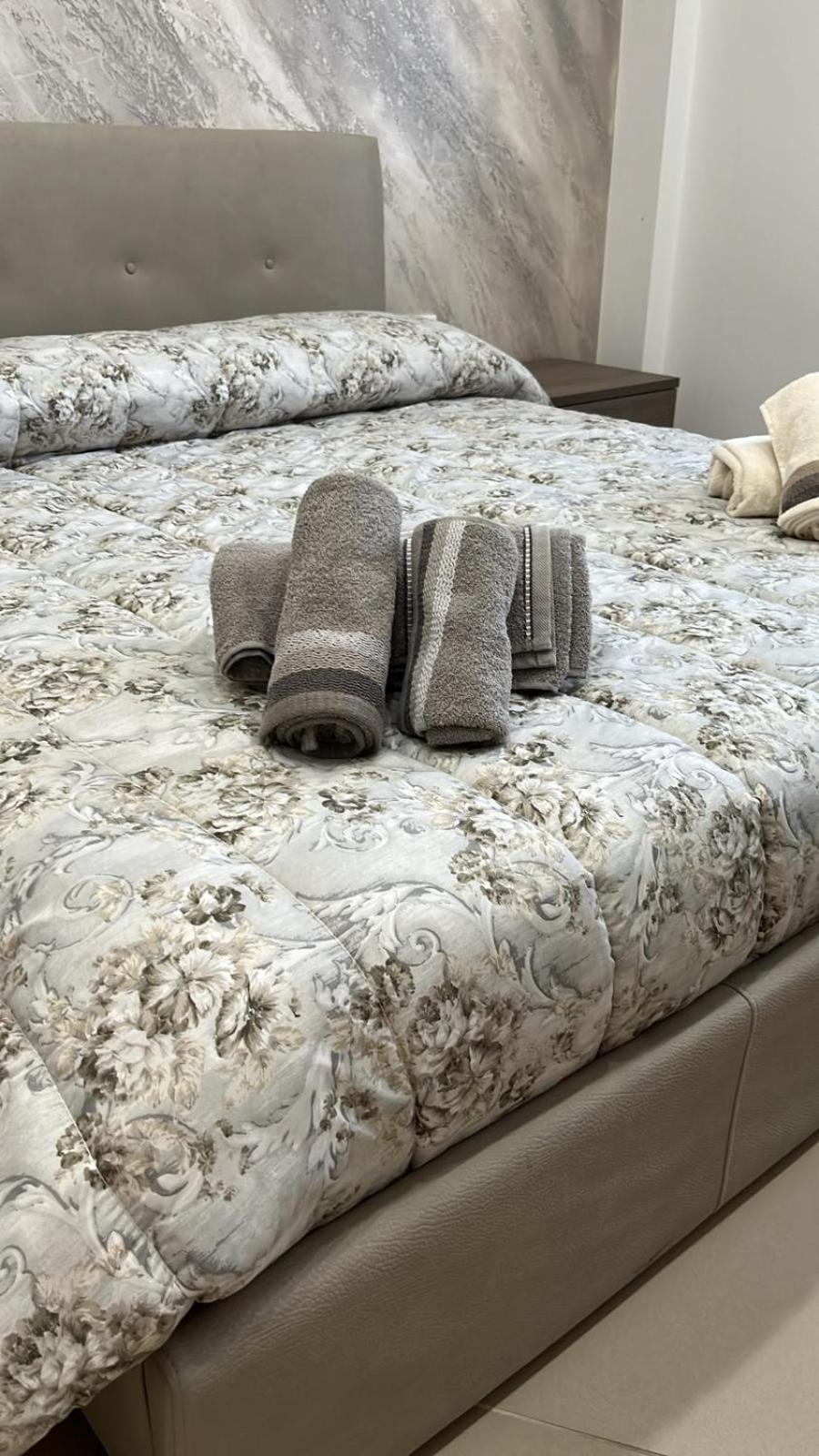 Casa Vacanza Helios Leonforte Esterno foto