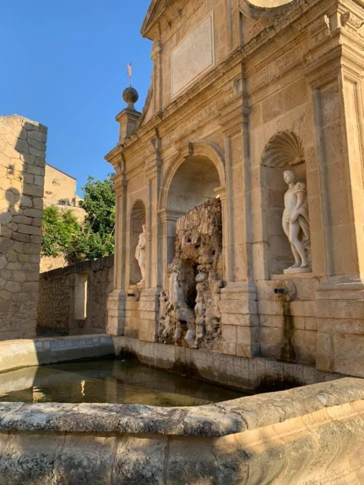 Casa Vacanza Helios Leonforte Esterno foto