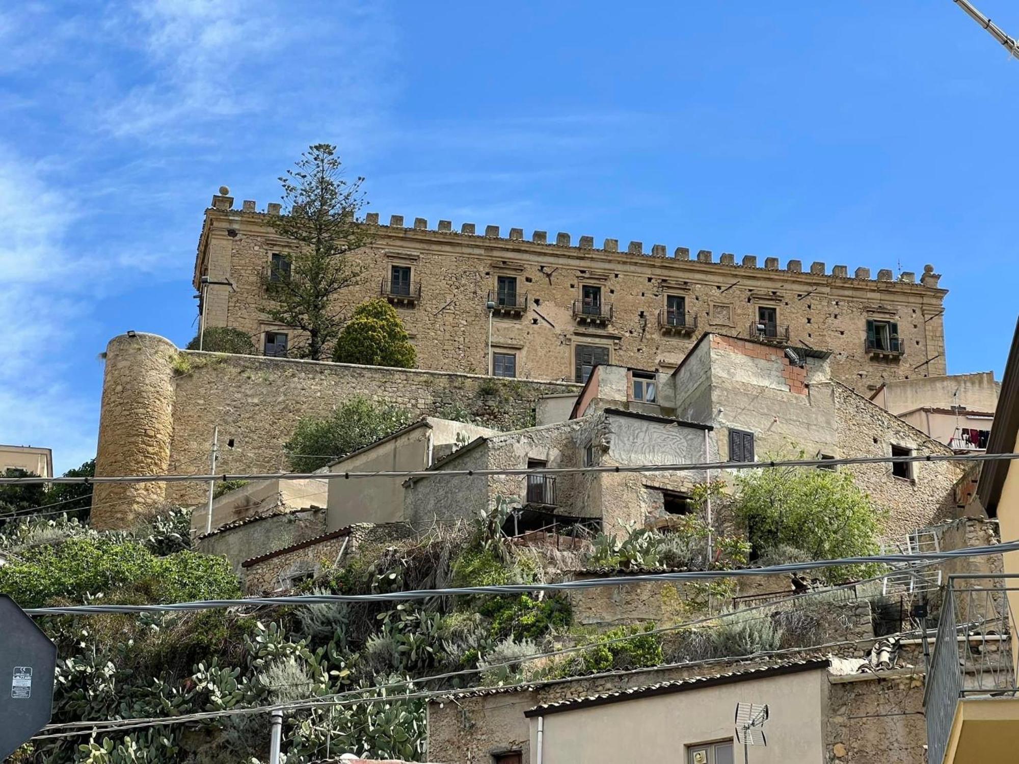 Casa Vacanza Helios Leonforte Esterno foto